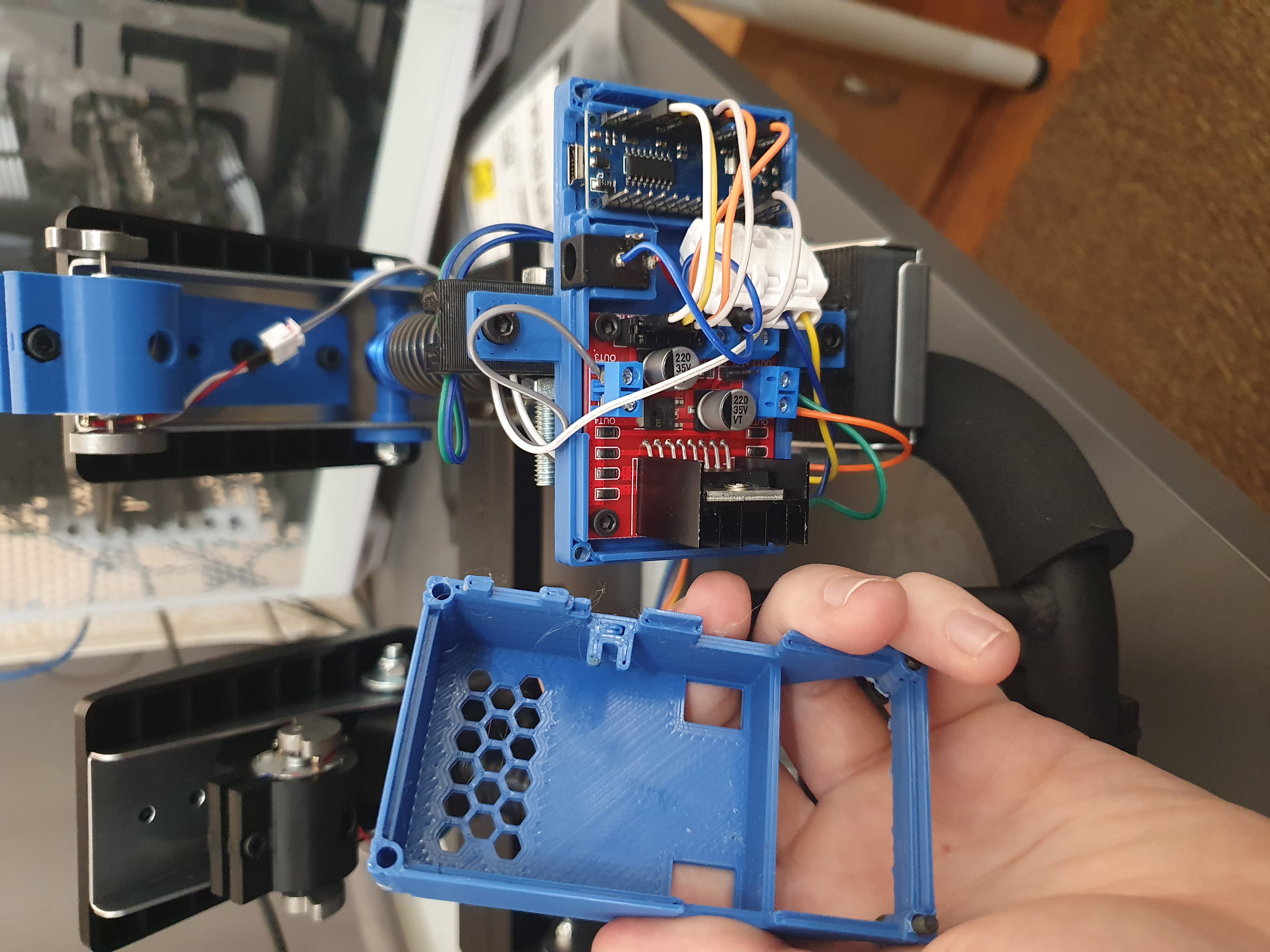 Arduino-elektronica en custom 3D-geprinte behuizing voor simracingpedalen